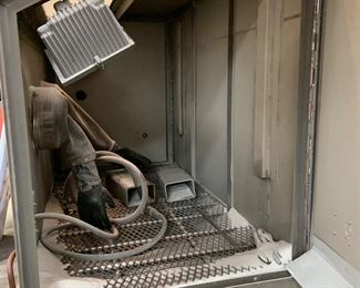 sand blasting cabinet (inside)
