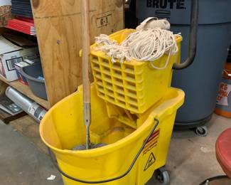 Commercial mop bucket