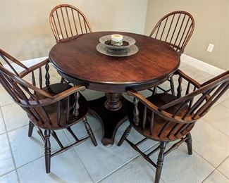 Solid wood dining set w/2 leaf inserts, padded covers, and 6 chairs