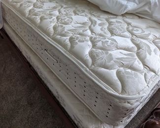 Matching twin beds w/solid wood headboard & footboard