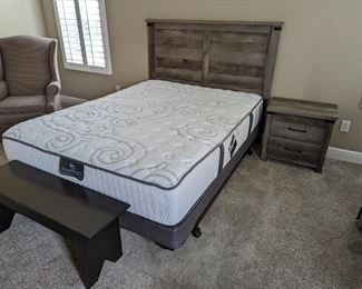 Queen bed w/rustic headboard and matching nightstand