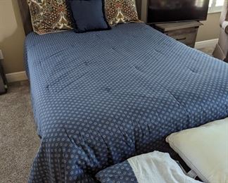 Queen bed w/rustic headboard