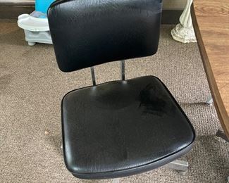 Black swivel chair 