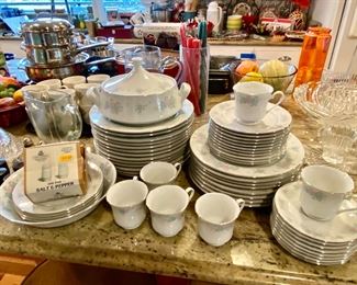 Prestige - China Garden Dinnerware Set
