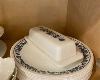 Corelle Corning Old Town - Butter Dish, Dinner Plates