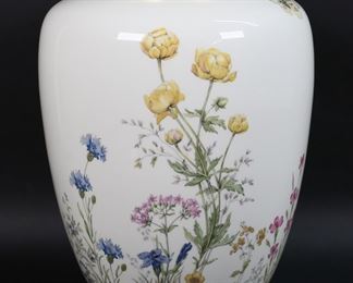 31	Krautheim Wiesengrund Porcelain Vase	Krautheim porcelain vase. Butterfly and flower decoration, gilt painted rim and base. Marked on the underside Krautheim Selb Bavara Germany and Wiesengrund und Bergeshoh'n. 14 1/8"H.
