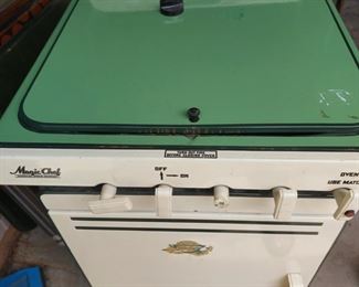 CUTE GREEN & CREAM PORCELAIN STOVE