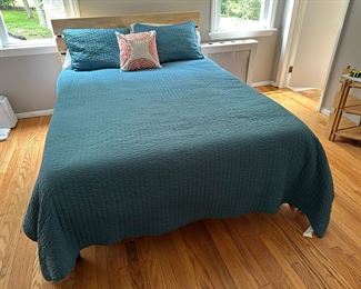 Rustic wood slat and iron frame Queen platform bed + LUCID 10” gel memory foam plush mattress + all bedding including Madison Park quilt and shams!! 