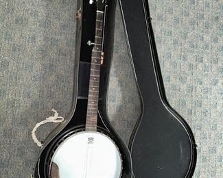 Vintage Remo Weather King 5-string banjo in case