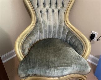 love this vintage chair