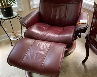 stressless look alike w/ottoman