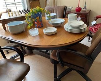 dining table w/ 4 chairs on rollers