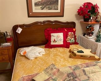 queen bed w/wood headboard & footboard