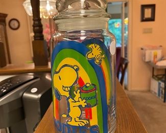 1965 snoopy glass candy jar w/lid