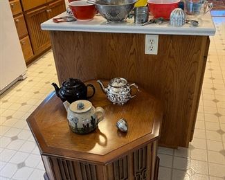 vintage Pyrex and various vintage kitchen implements