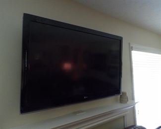 LG TV 45" w/remote