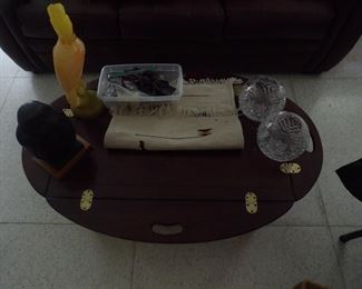 Adjustable size coffee table