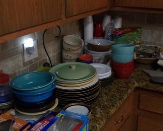 Assorted kitchen items