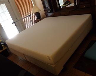 Temperpedic mattress (king)