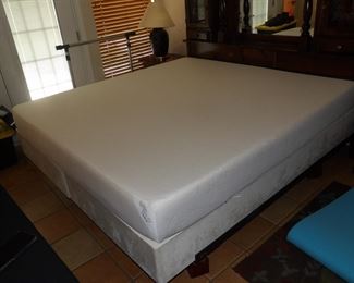 Temperpedic mattress (king)