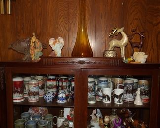 Locking curio cabinet