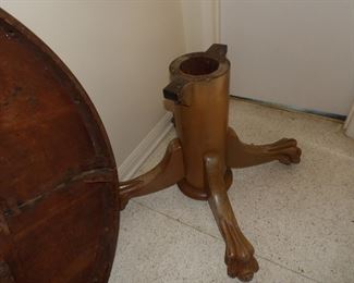 Round Claw foot table (on wheels) with leaf