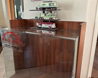 Display Cabinet with 4 glass shelves