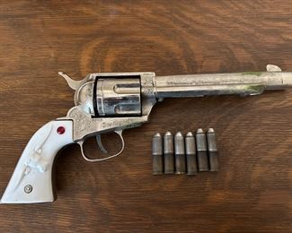 Nichols cap pistol with 6 cap bullets ( hard to fine). 