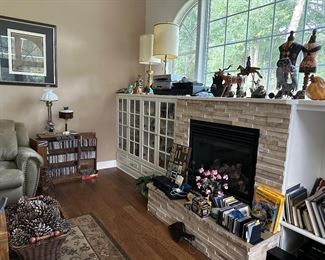 Decorative accessories 
Huge collection of CD’s