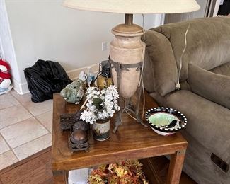 End table
Lamp 