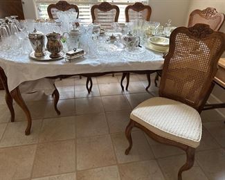 Drexel Heritage Dining Room Table and 8 chairs