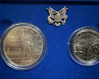 1986 Statue of Liberty Dollar and half dollar
Mint Condition 