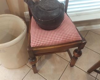 Vintage Crock
Vintage Kettle 