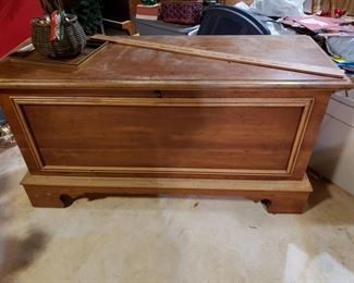 Lane cedar chest
