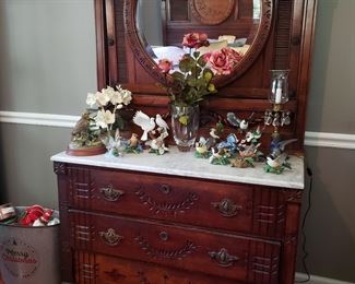Victorian bed, dresser & washstand