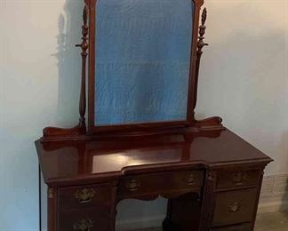 06 Dressing Desk