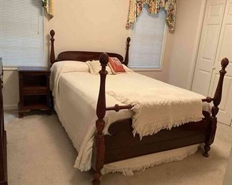 Pineapple Post Bed Nightstand