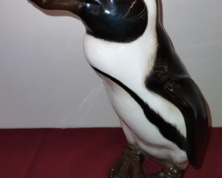 Rare - Royal Doulton Peruvian Penguin / width 8″, depth 10″, height 12″. Beautiful condition. Circa 1960s
