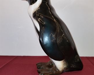 Rare - Royal Doulton Peruvian Penguin / width 8″, depth 10″, height 12″. Beautiful condition. Circa 1960s