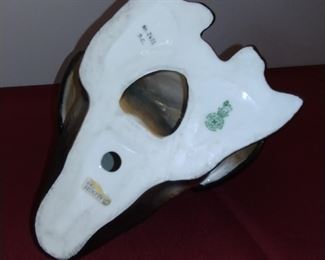 Royal Doulton Peruvian Penguin / width 8″, depth 10″, height 12″. Beautiful condition. Circa 1960s