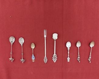 Assorted vintage sterling silver decorative commemorative cutlery