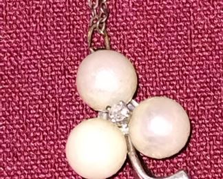Beautiful vintage Pearl and diamond pendants with chain