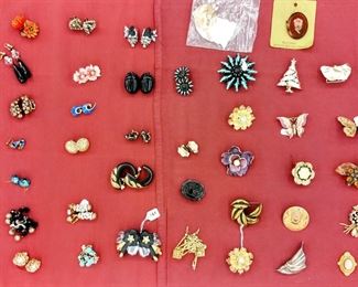 Assorted, some signed. Top quality, beautiful vintage costume jewelry