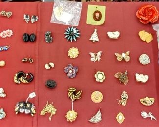 Assorted beautiful vintage and antique 