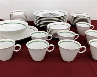 Franciscan WhiteStone Cantata, serving for 8. Beautiful condition. Mid-century modern- made in Japan 