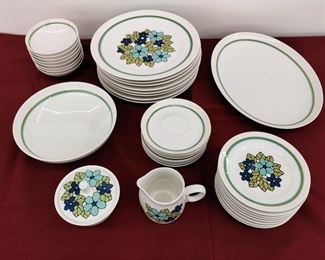 Franciscan WhiteStone Cantata, serving for 8. Beautiful condition. Mid-century modern- made in Japan 