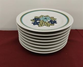 Franciscan WhiteStone Cantata, serving for 8. Beautiful condition. Mid-century modern- made in Japan 