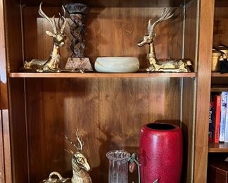 Large Brass Reindeer is Muttahidah.