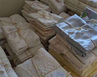 Nancy Klotes, Anichini