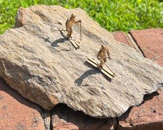 Skiers are both solid 14k. 